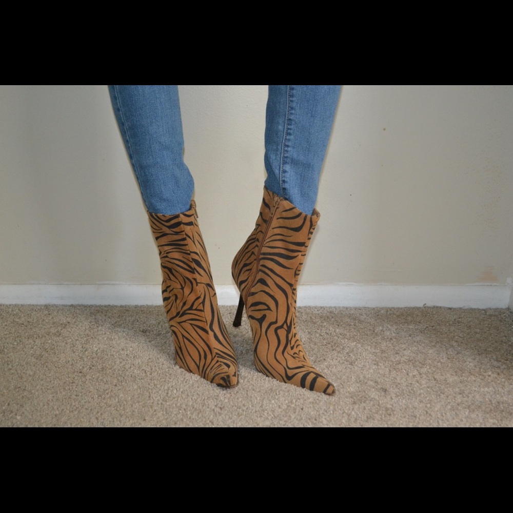 HOT tiger print booties!😍🐯⭐️✨⚡️